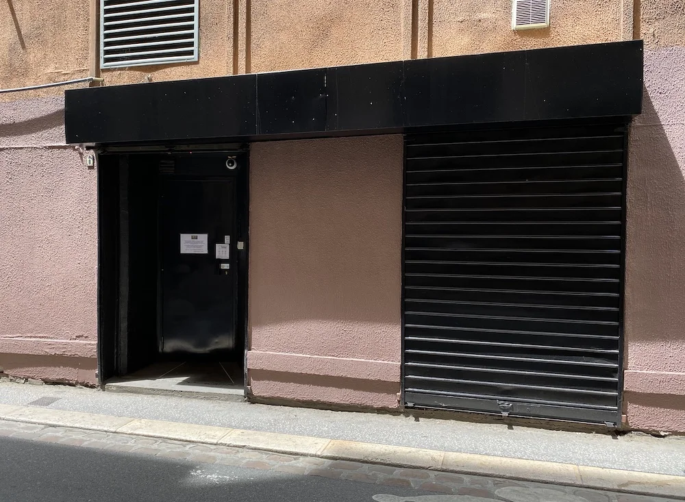 Le Trou